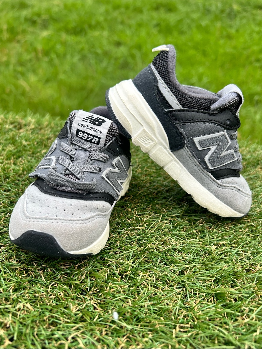 NEW BALANCE 997R SHOES Kids Baby Size 5 infant, Velcro closure Multicolor